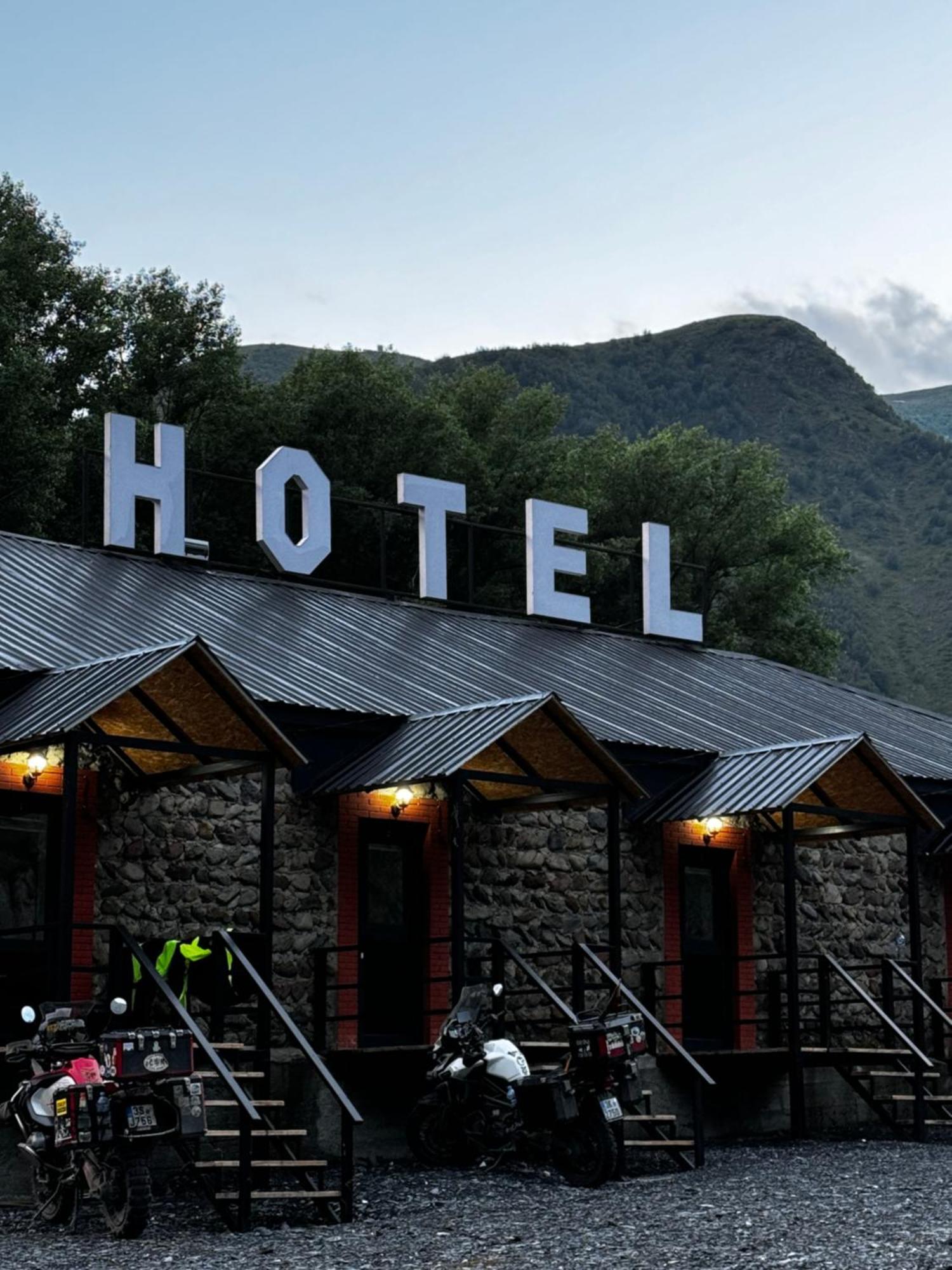 Hotel Pavilion Garden Kazbegi Kültér fotó